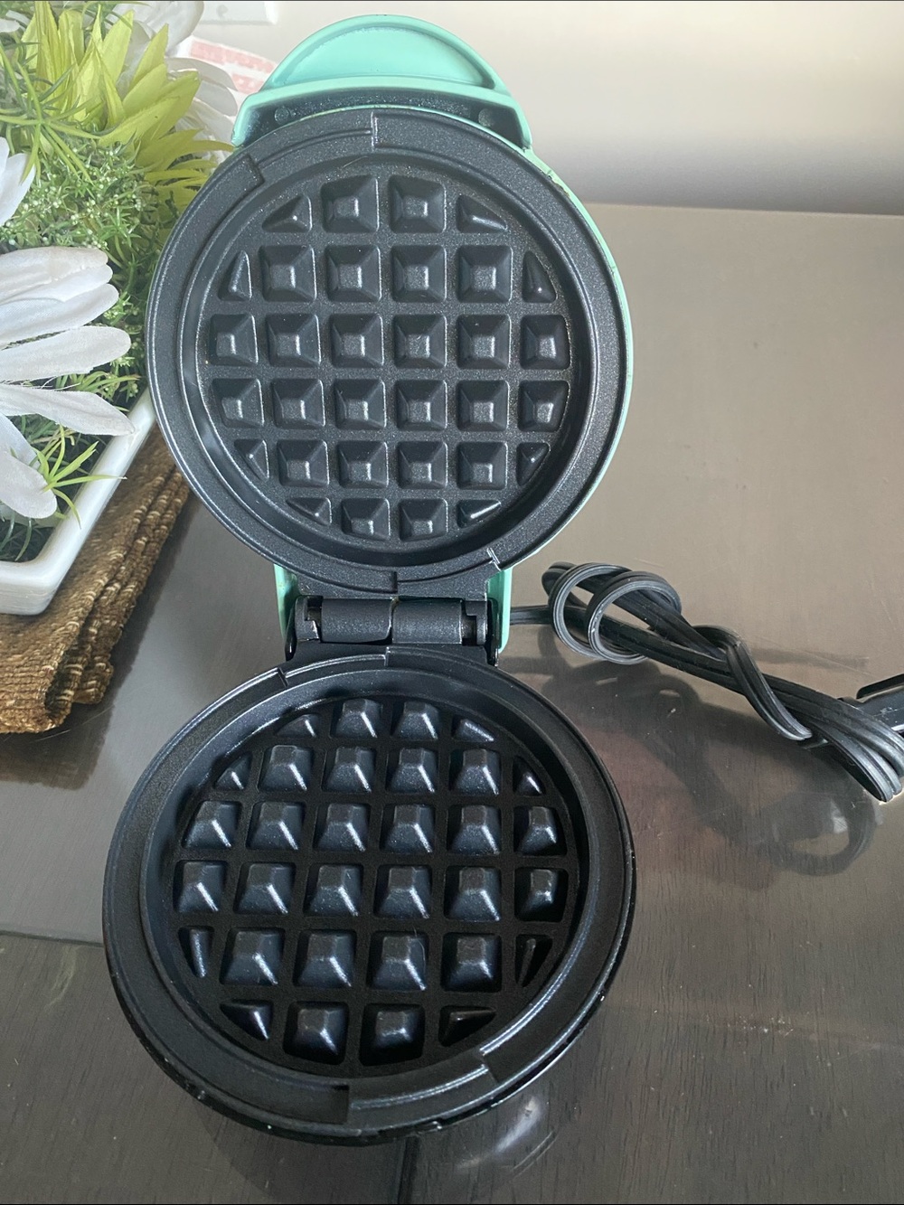 Dash Mini Waffle Maker electronic kitchen cooking